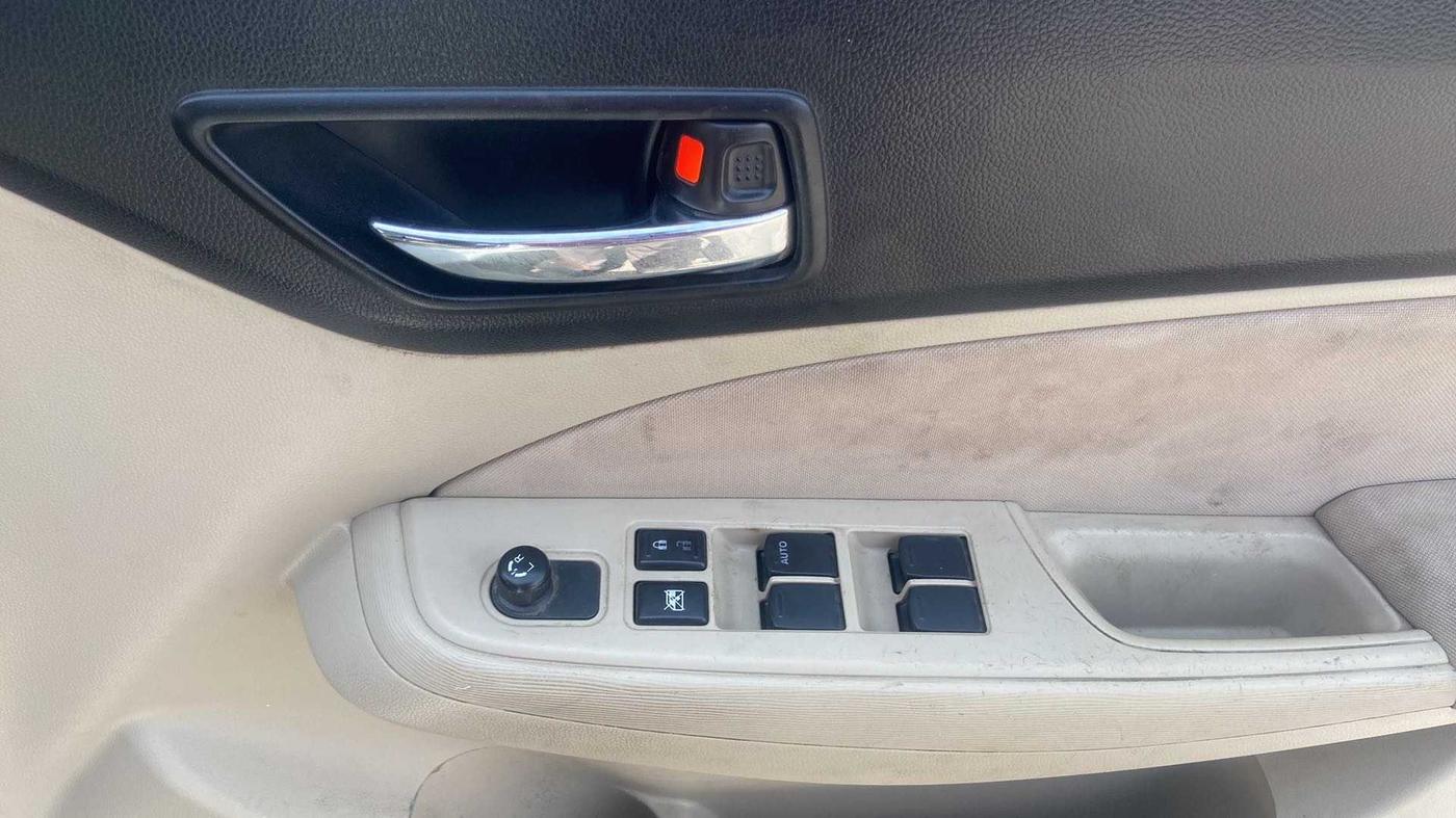 2017 Maruti Dzire VXI, Petrol, Manual, 73,997 km, Driver Side Door Panels Control