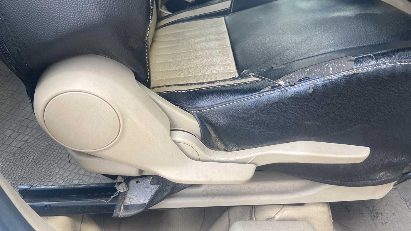 2017 Maruti Dzire VXI, Petrol, Manual, 73,997 km, Driver Side Adjustment Panel
