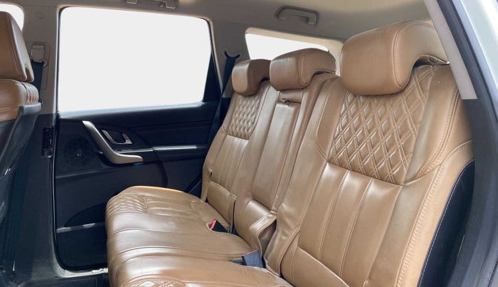 2020 Mahindra XUV500 W11 AT, Diesel, Automatic, 59,594 km, Right Side Rear Door Cabin