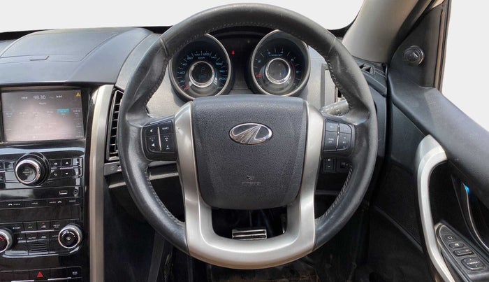 2020 Mahindra XUV500 W11 AT, Diesel, Automatic, 59,594 km, Steering Wheel Close Up