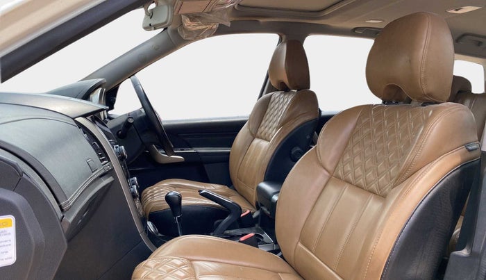 2020 Mahindra XUV500 W11 AT, Diesel, Automatic, 59,594 km, Right Side Front Door Cabin