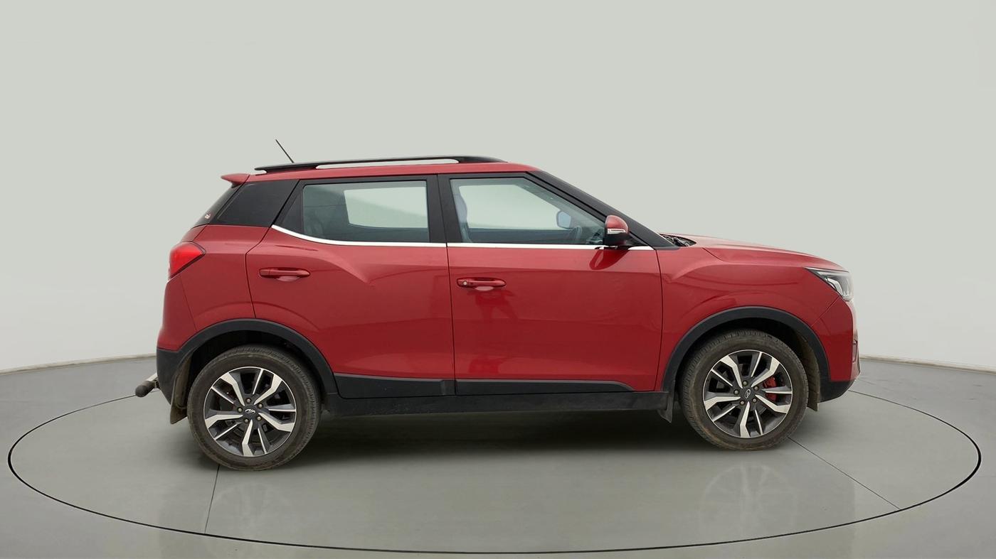2021 Mahindra XUV300 W8 (O) 1.5 DIESEL, Diesel, Manual, 38,401 km, Right Side View