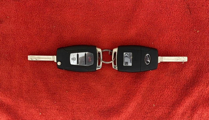 2021 Mahindra XUV300 W8 (O) 1.5 DIESEL, Diesel, Manual, 38,401 km, Key Close Up