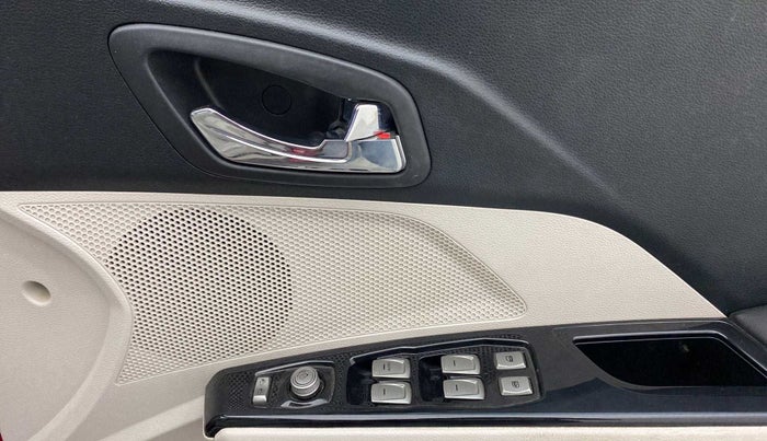 2021 Mahindra XUV300 W8 (O) 1.5 DIESEL, Diesel, Manual, 38,401 km, Driver Side Door Panels Control
