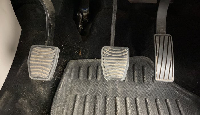 2021 Mahindra XUV300 W8 (O) 1.5 DIESEL, Diesel, Manual, 38,401 km, Pedals