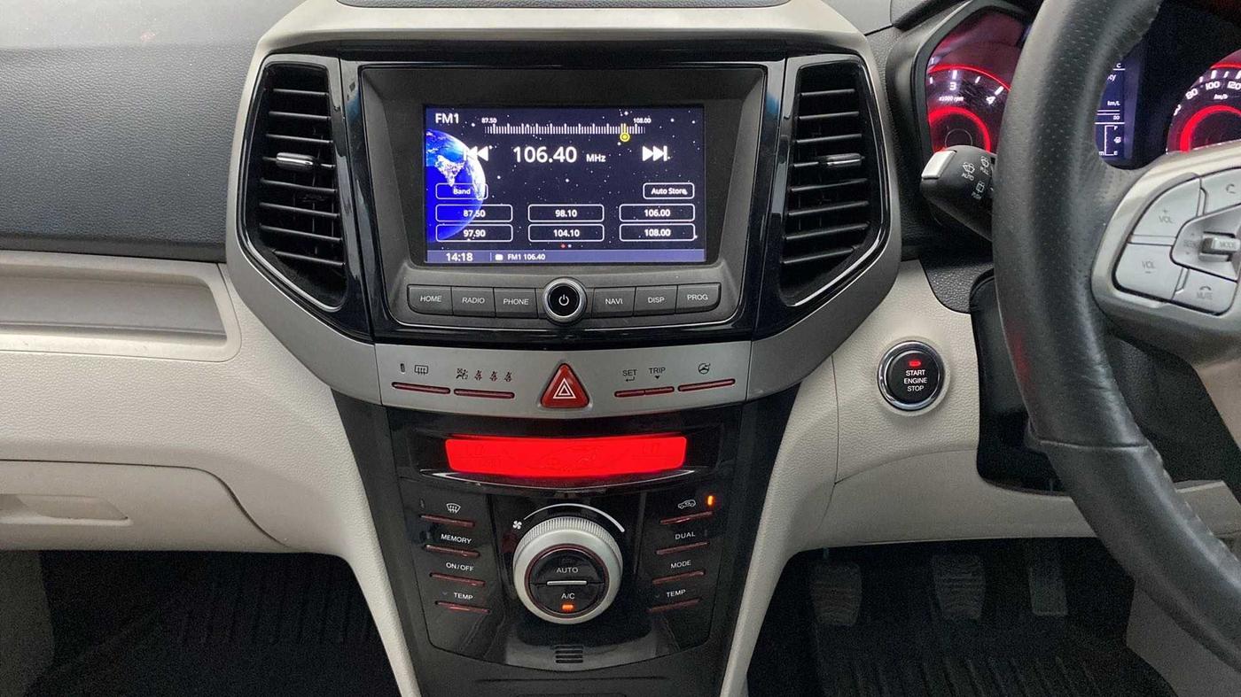 2021 Mahindra XUV300 W8 (O) 1.5 DIESEL, Diesel, Manual, 38,401 km, Air Conditioner