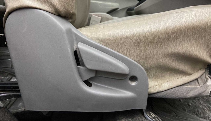 2018 Datsun Go Plus T (O), CNG, Manual, 23,412 km, Driver Side Adjustment Panel