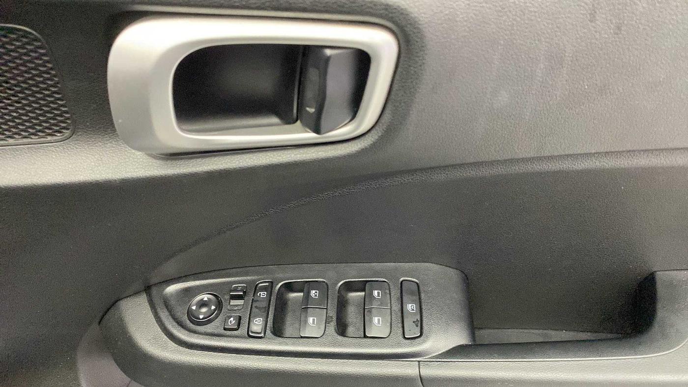 2021 Hyundai VENUE S+ 1.2, Petrol, Manual, 22,367 km, Driver Side Door Panels Control