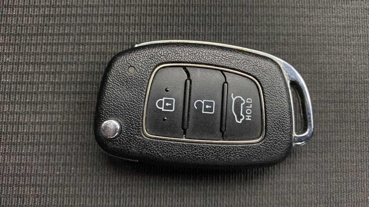 2021 Hyundai VENUE S+ 1.2, Petrol, Manual, 22,367 km, Key Close Up
