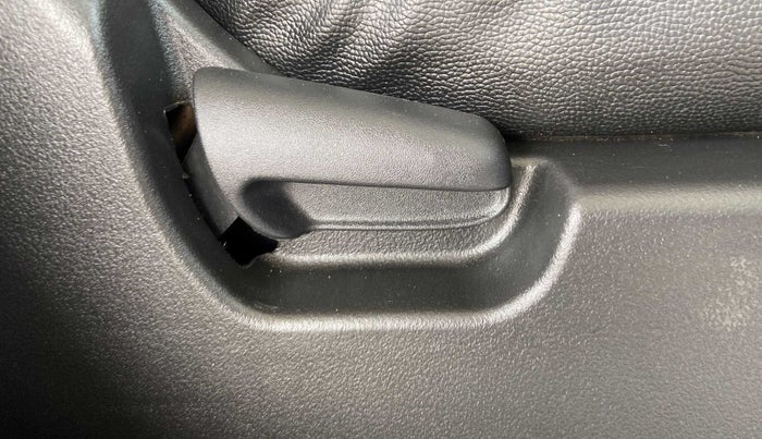 2017 Maruti Wagon R 1.0 VXI (O) AMT, Petrol, Automatic, 35,008 km, Driver Side Adjustment Panel