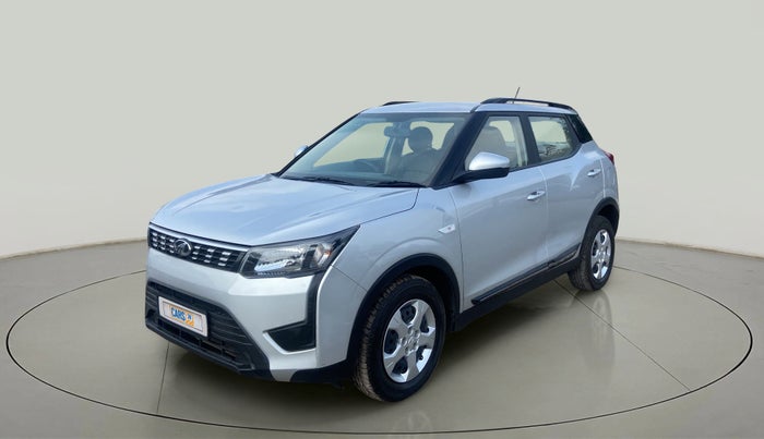 2022 Mahindra XUV300 W6 1.2 PETROL, Petrol, Manual, 14,549 km, Left Front Diagonal