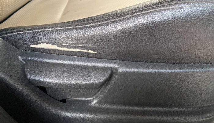 2016 Hyundai Eon ERA +, CNG, Manual, 94,687 km, Driver Side Adjustment Panel
