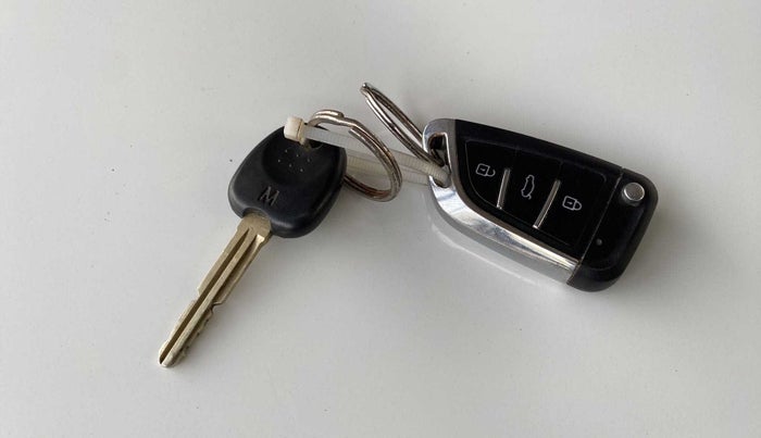 2016 Hyundai Eon ERA +, CNG, Manual, 94,687 km, Key Close Up