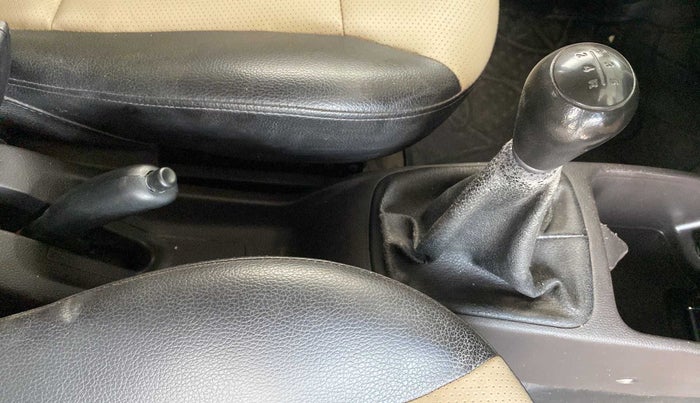 2016 Hyundai Eon ERA +, CNG, Manual, 94,687 km, Gear Lever