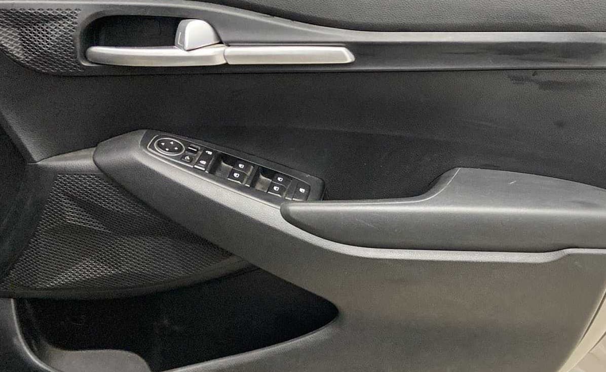 2022 KIA SELTOS HTK PLUS AT 1.5 DIESEL, Diesel, Automatic, 18,748 km, Driver Side Door Panels Control