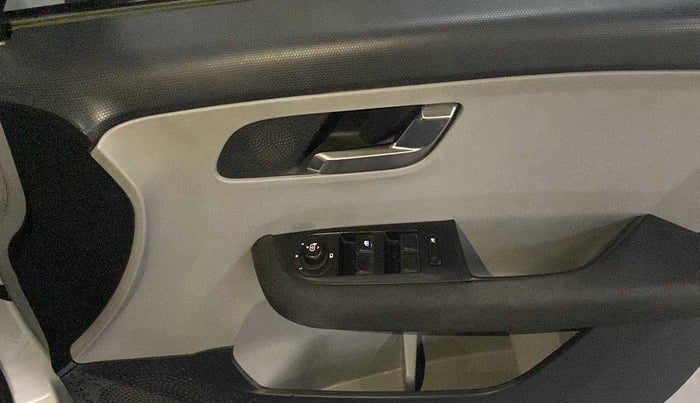 2020 Tata ALTROZ XZ PETROL, Petrol, Manual, 33,273 km, Driver Side Door Panels Control