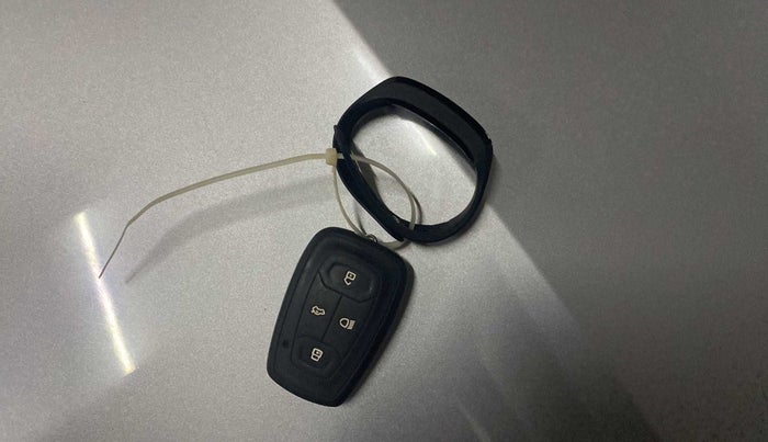 2020 Tata ALTROZ XZ PETROL, Petrol, Manual, 33,273 km, Key Close Up