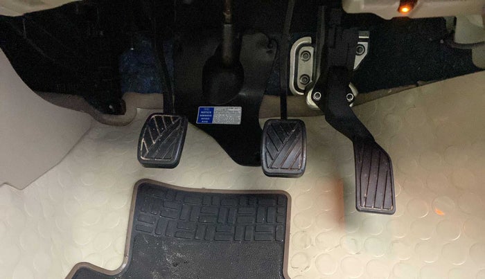 2018 Maruti Ciaz ALPHA 1.5 SHVS PETROL, Petrol, Manual, 25,397 km, Pedals