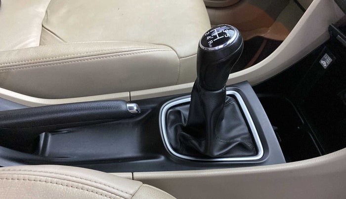 2018 Maruti Ciaz ALPHA 1.5 SHVS PETROL, Petrol, Manual, 25,397 km, Gear Lever