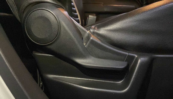 2020 Maruti New Wagon-R LXI CNG 1.0, CNG, Manual, 54,368 km, Driver Side Adjustment Panel