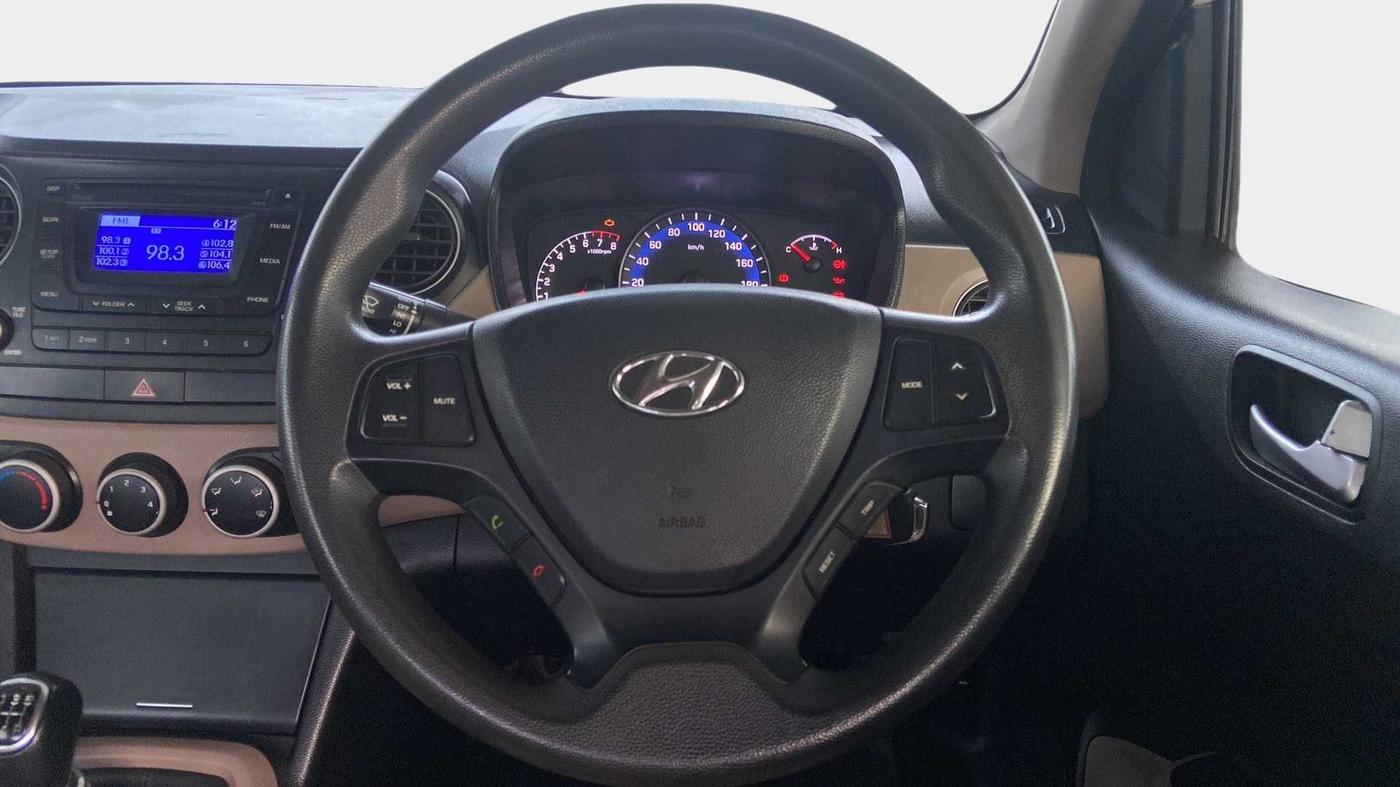 2016 Hyundai Xcent SX 1.2, Petrol, Manual, 1,10,181 km, Steering Wheel Close Up