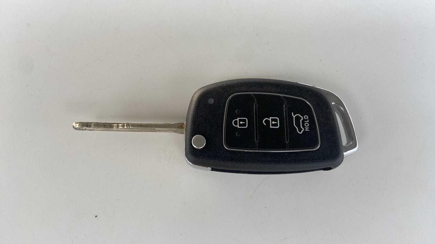 2016 Hyundai Xcent SX 1.2, Petrol, Manual, 1,10,181 km, Key Close Up