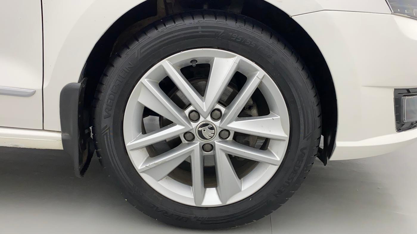 2020 Skoda Rapid STYLE AT TSI, Petrol, Automatic, 88,818 km, Right Front Wheel