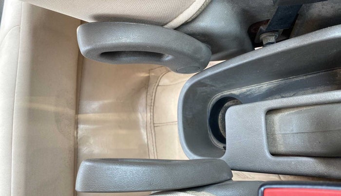 2013 Hyundai i10 MAGNA 1.2, Petrol, Manual, 60,560 km, Driver Side Adjustment Panel