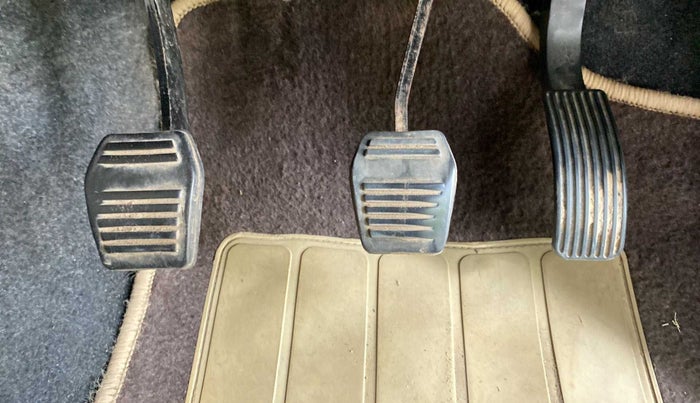 2016 Mahindra TUV300 T8, Diesel, Manual, 64,820 km, Pedals