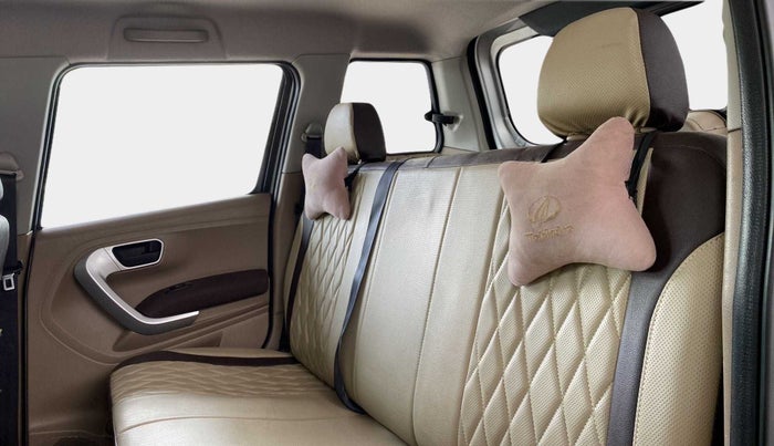 2016 Mahindra TUV300 T8, Diesel, Manual, 64,820 km, Right Side Rear Door Cabin