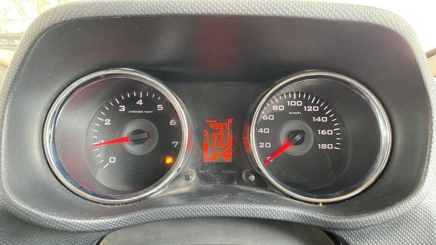 2016 Mahindra TUV300 T8, Diesel, Manual, 64,820 km, Odometer Image