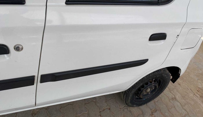 2017 Maruti Alto 800 LXI, Petrol, Manual, 1,11,170 km, Rear left door - Minor scratches