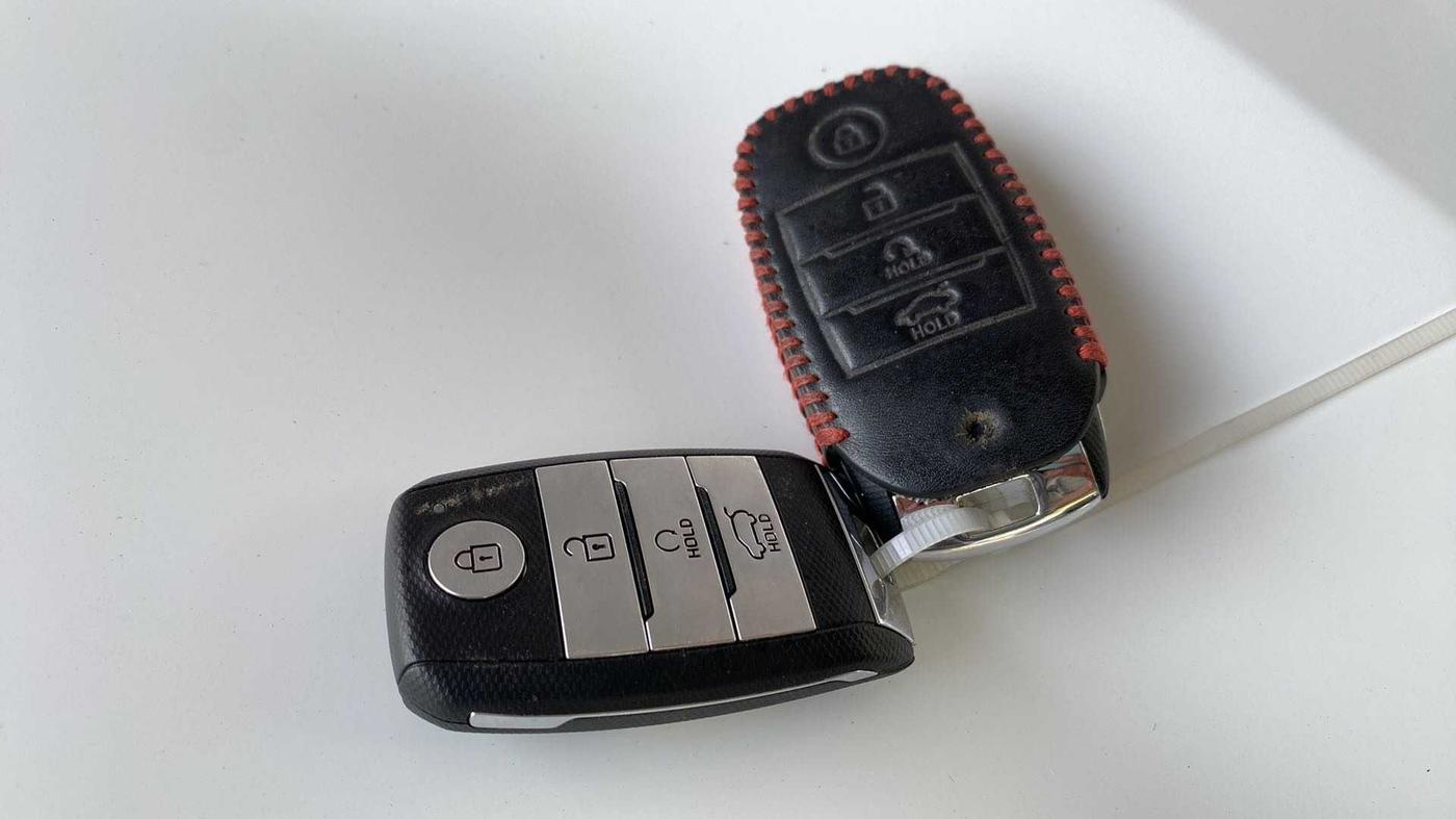 2022 KIA SONET HTK PLUS 1.0 IMT, Petrol, Manual, 22,750 km, Key Close Up
