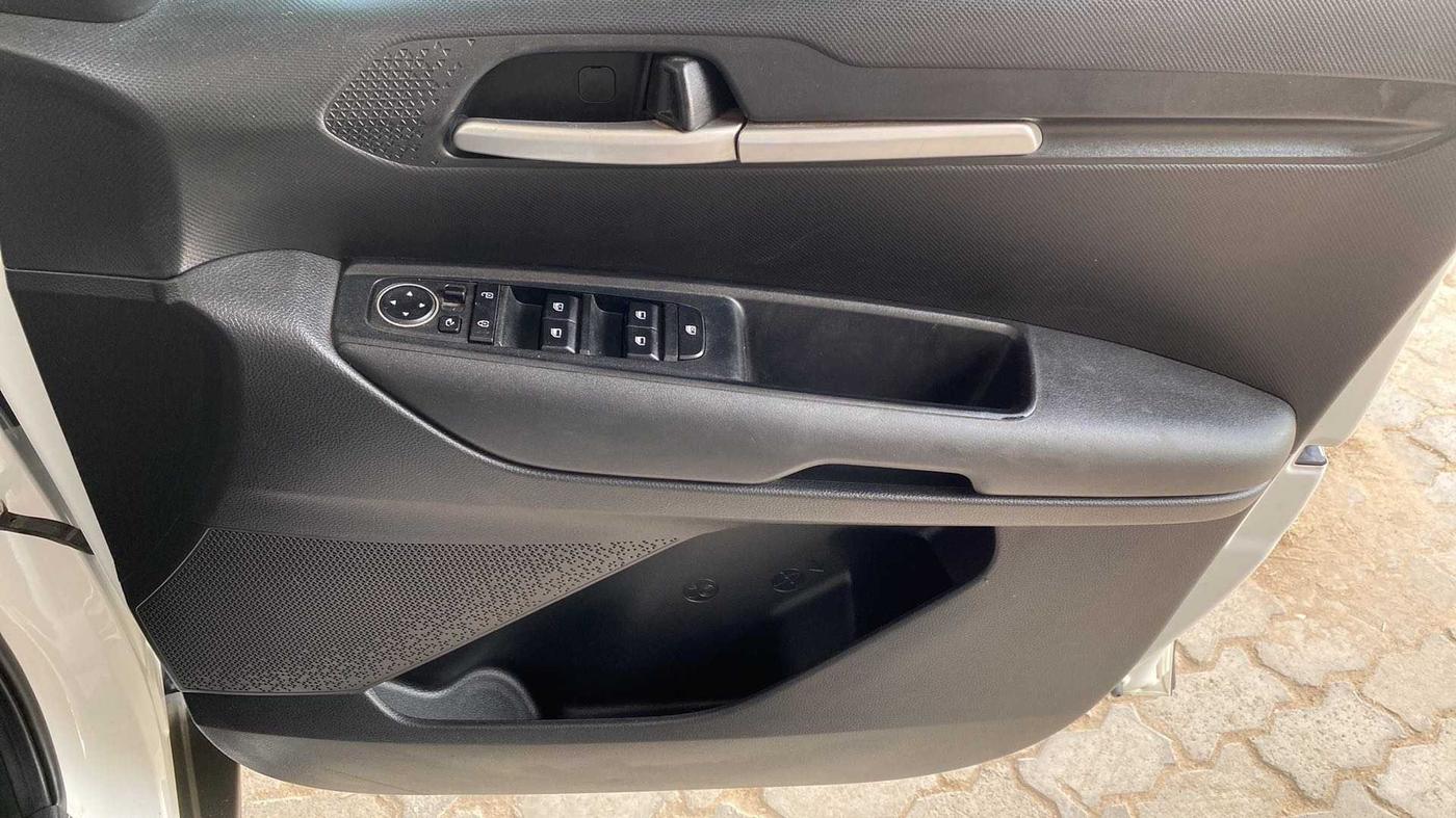 2022 KIA SONET HTK PLUS 1.0 IMT, Petrol, Manual, 22,750 km, Driver Side Door Panels Control