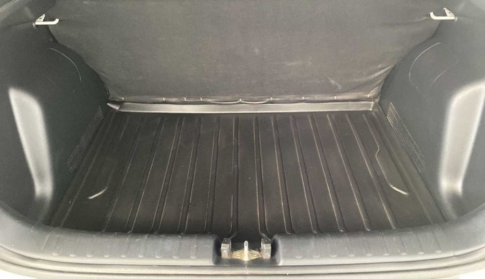 2022 KIA SONET HTK PLUS 1.0 IMT, Petrol, Manual, 22,750 km, Boot Inside