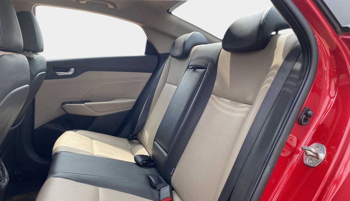 2018 Hyundai Verna 1.6 VTVT SX (O) AT, Petrol, Automatic, 61,644 km, Right Side Rear Door Cabin