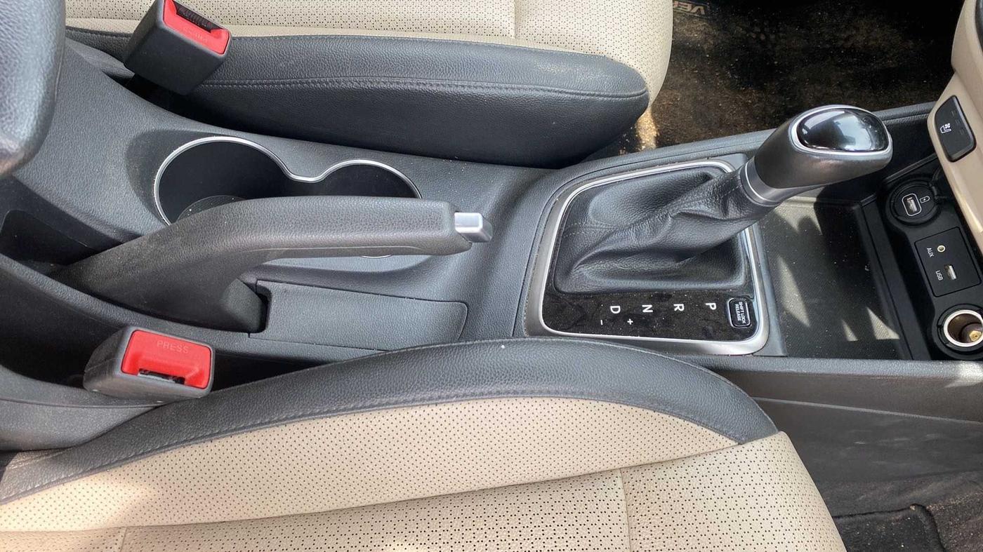 2018 Hyundai Verna 1.6 VTVT SX (O) AT, Petrol, Automatic, 61,644 km, Gear Lever