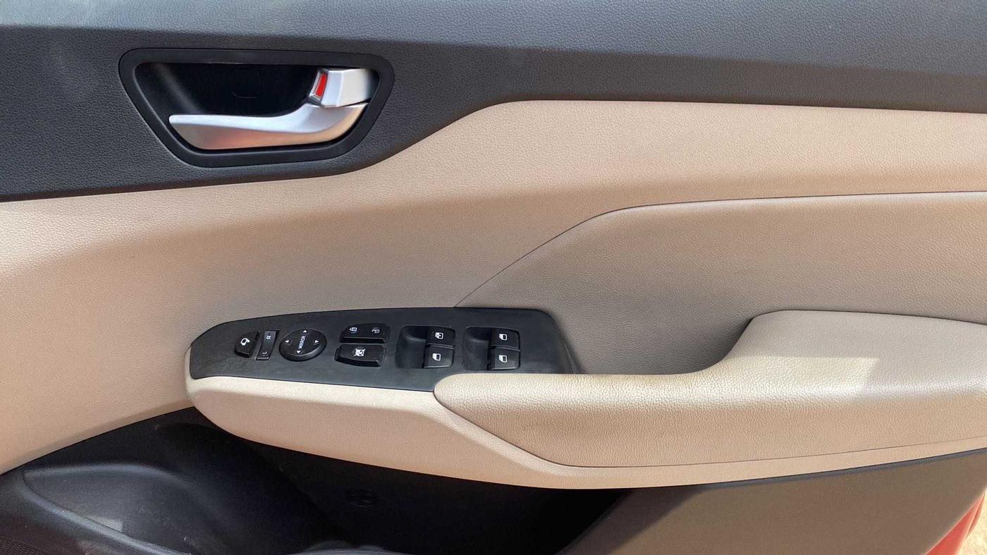 2018 Hyundai Verna 1.6 VTVT SX (O) AT, Petrol, Automatic, 61,644 km, Driver Side Door Panels Control