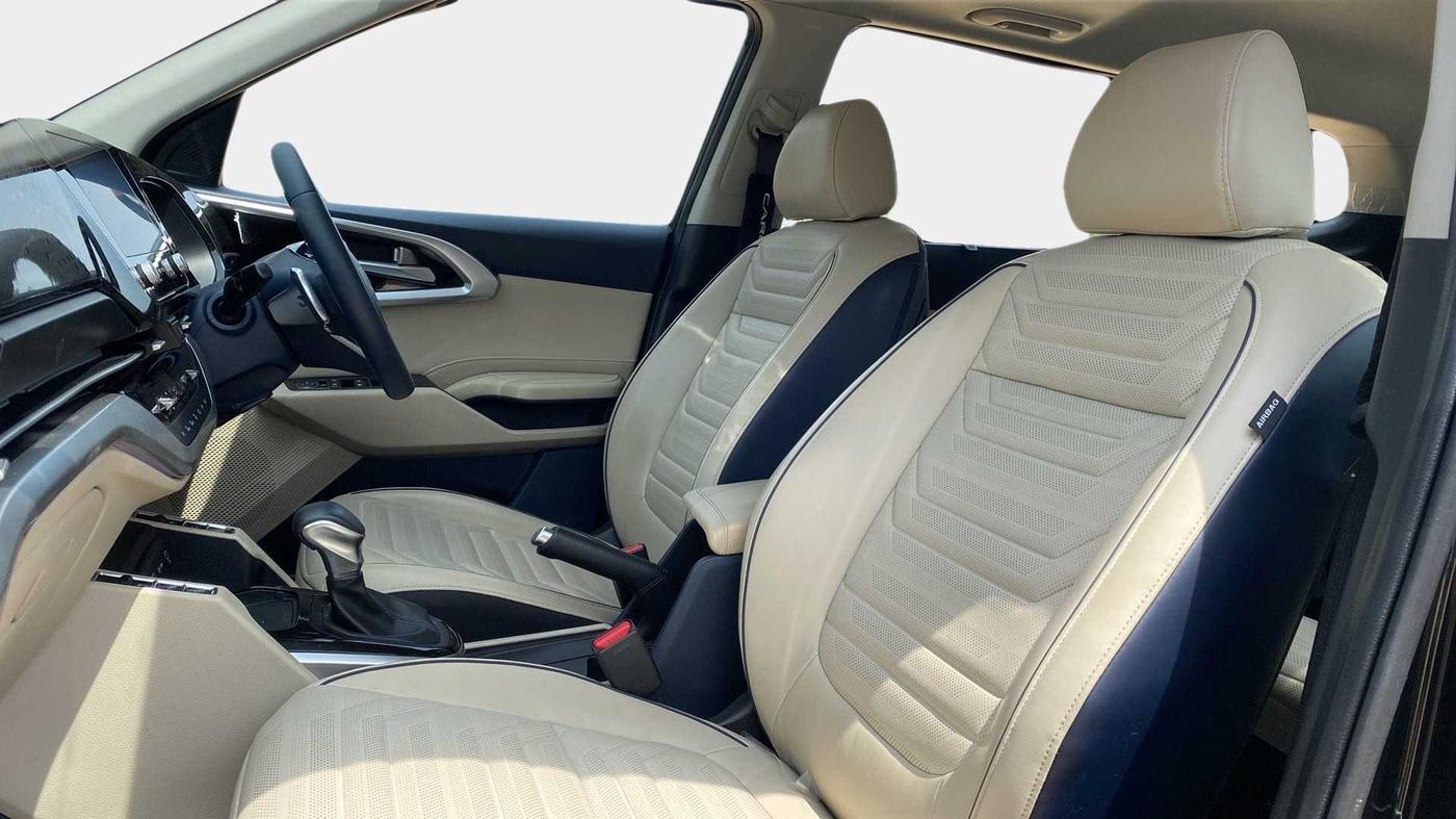 2022 KIA CARENS LUXURY PLUS 1.4 PETROL DCT 6 STR, Petrol, Automatic, 11,956 km, Right Side Front Door Cabin
