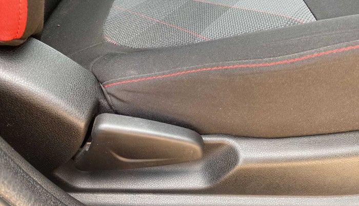2020 Renault Kwid RXT 1.0 AMT (O), Petrol, Automatic, 33,663 km, Driver Side Adjustment Panel