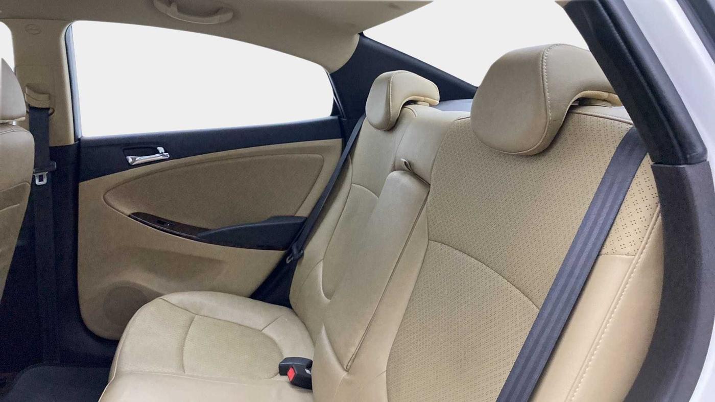 2014 Hyundai Verna FLUIDIC 1.6 VTVT SX OPT, Petrol, Manual, 56,933 km, Right Side Rear Door Cabin