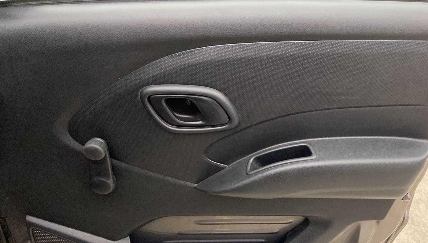 2018 Datsun Redi Go A, CNG, Manual, 56,089 km, Driver Side Door Panels Control