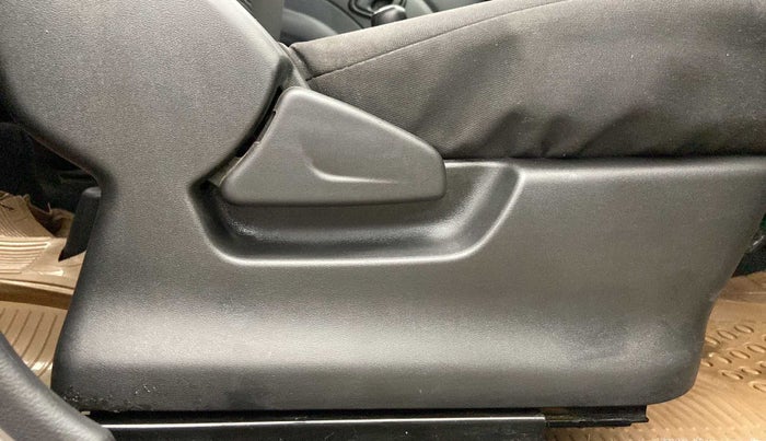 2018 Datsun Redi Go A, CNG, Manual, 56,089 km, Driver Side Adjustment Panel