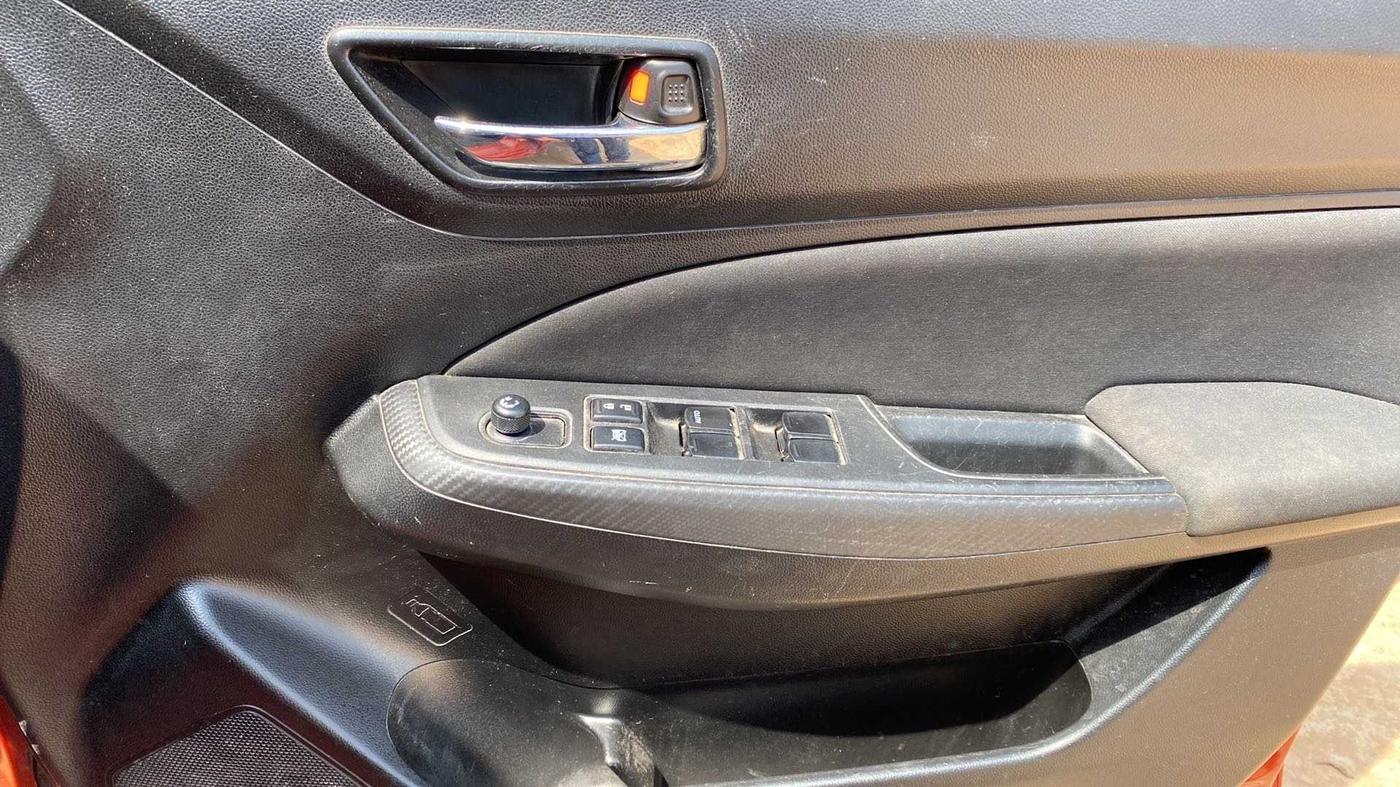 2018 Maruti Swift VXI AMT, Petrol, Automatic, 39,240 km, Driver Side Door Panels Control