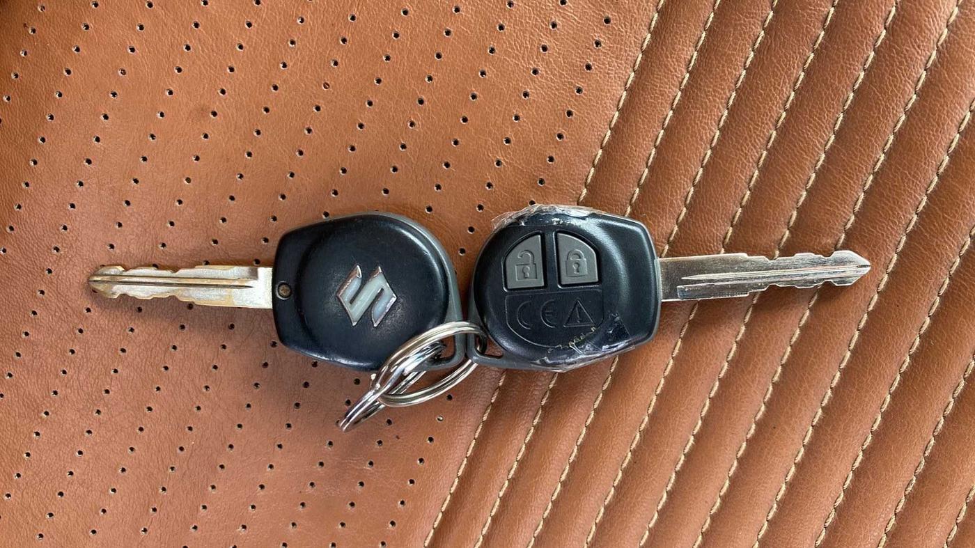 2018 Maruti Swift VXI AMT, Petrol, Automatic, 39,240 km, Key Close Up