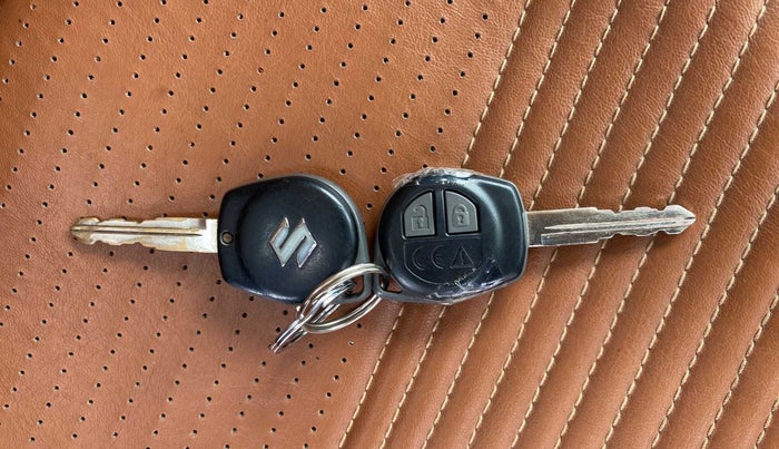 2018 Maruti Swift VXI AMT, Petrol, Automatic, 39,240 km, Key Close Up