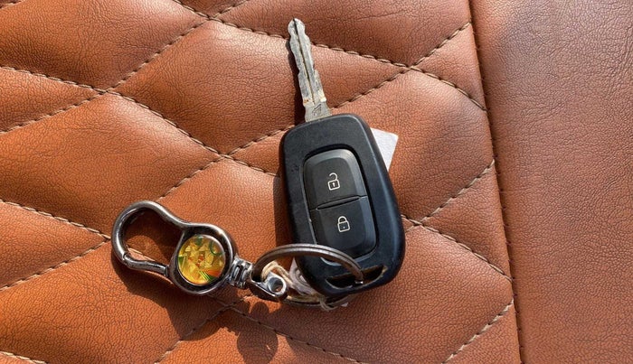 2021 Nissan MAGNITE XL, Petrol, Manual, 22,138 km, Key Close Up