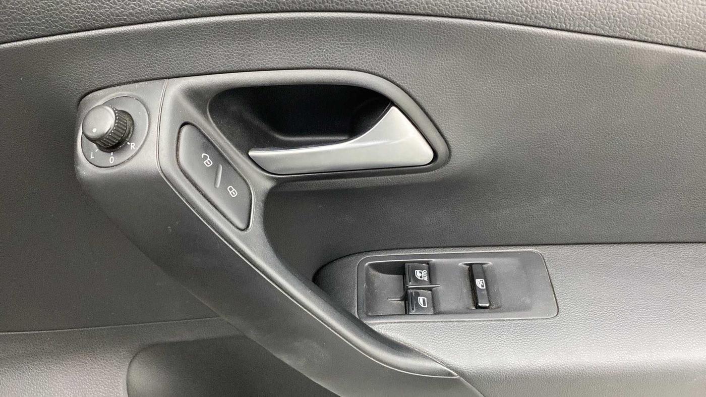 2018 Volkswagen Polo COMFORTLINE 1.0L MPI, Petrol, Manual, 66,847 km, Driver Side Door Panels Control