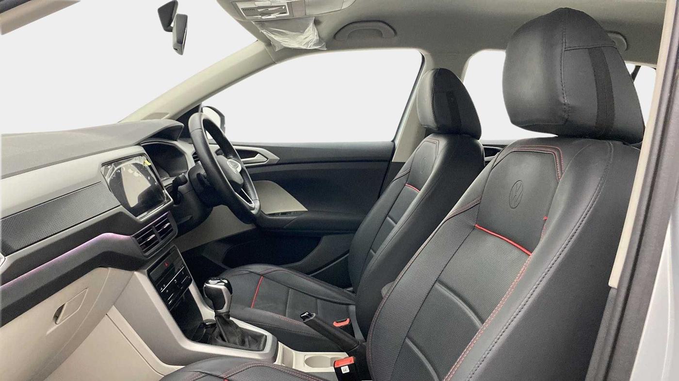 2022 Volkswagen TAIGUN HIGHLINE 1.0 TSI AT, Petrol, Automatic, 32,567 km, Right Side Front Door Cabin