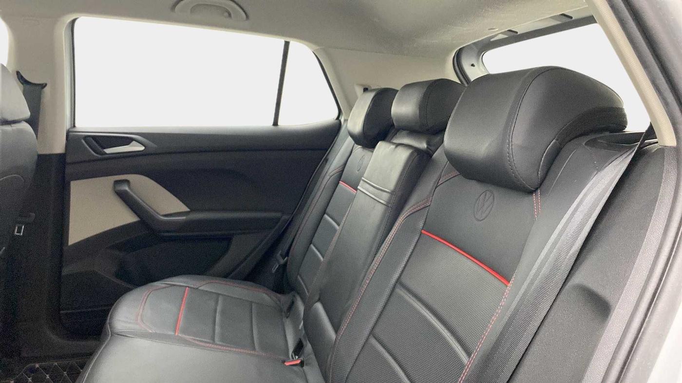 2022 Volkswagen TAIGUN HIGHLINE 1.0 TSI AT, Petrol, Automatic, 32,567 km, Right Side Rear Door Cabin